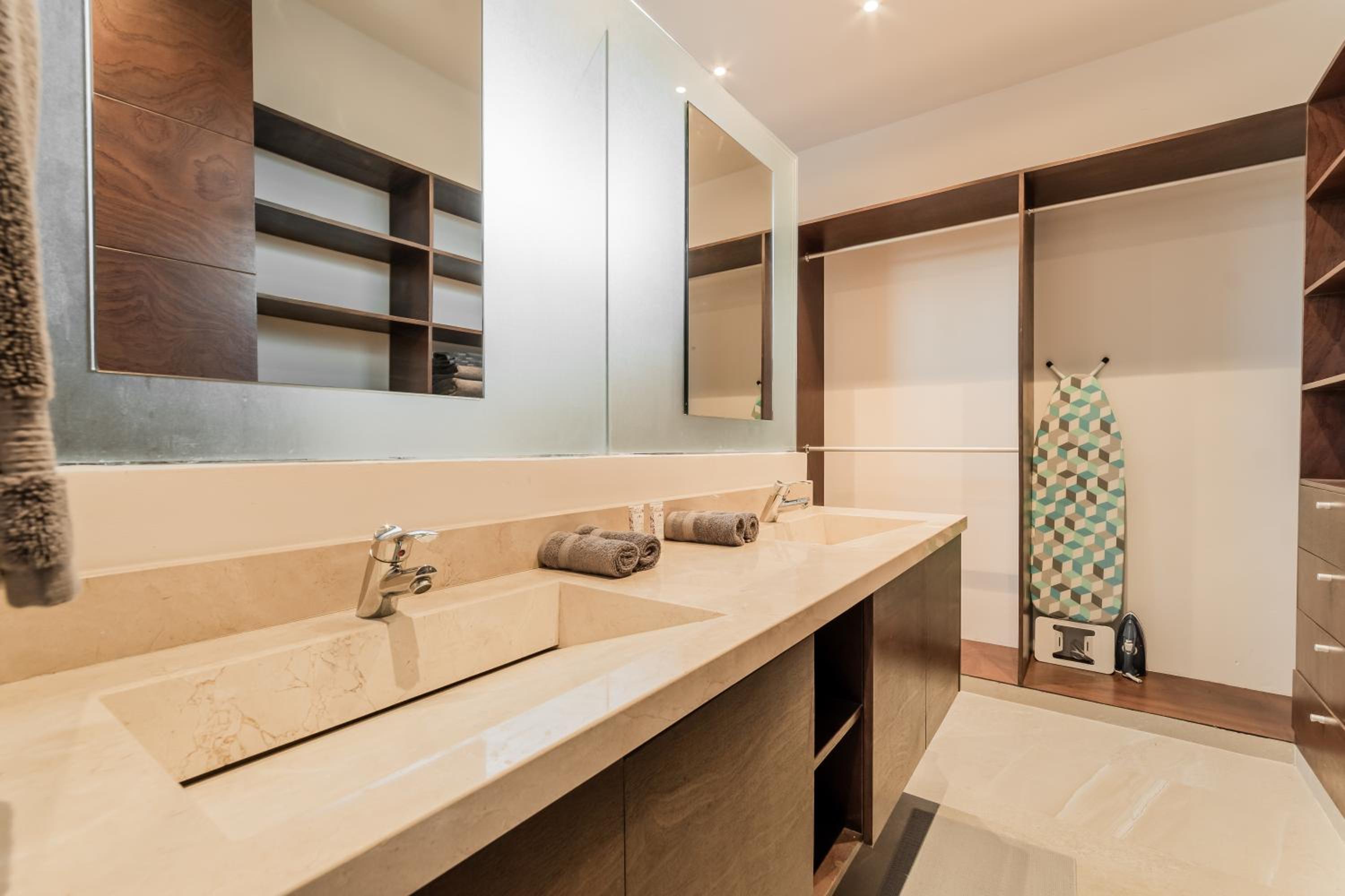 Private Luxury Room with private bath and breakfast