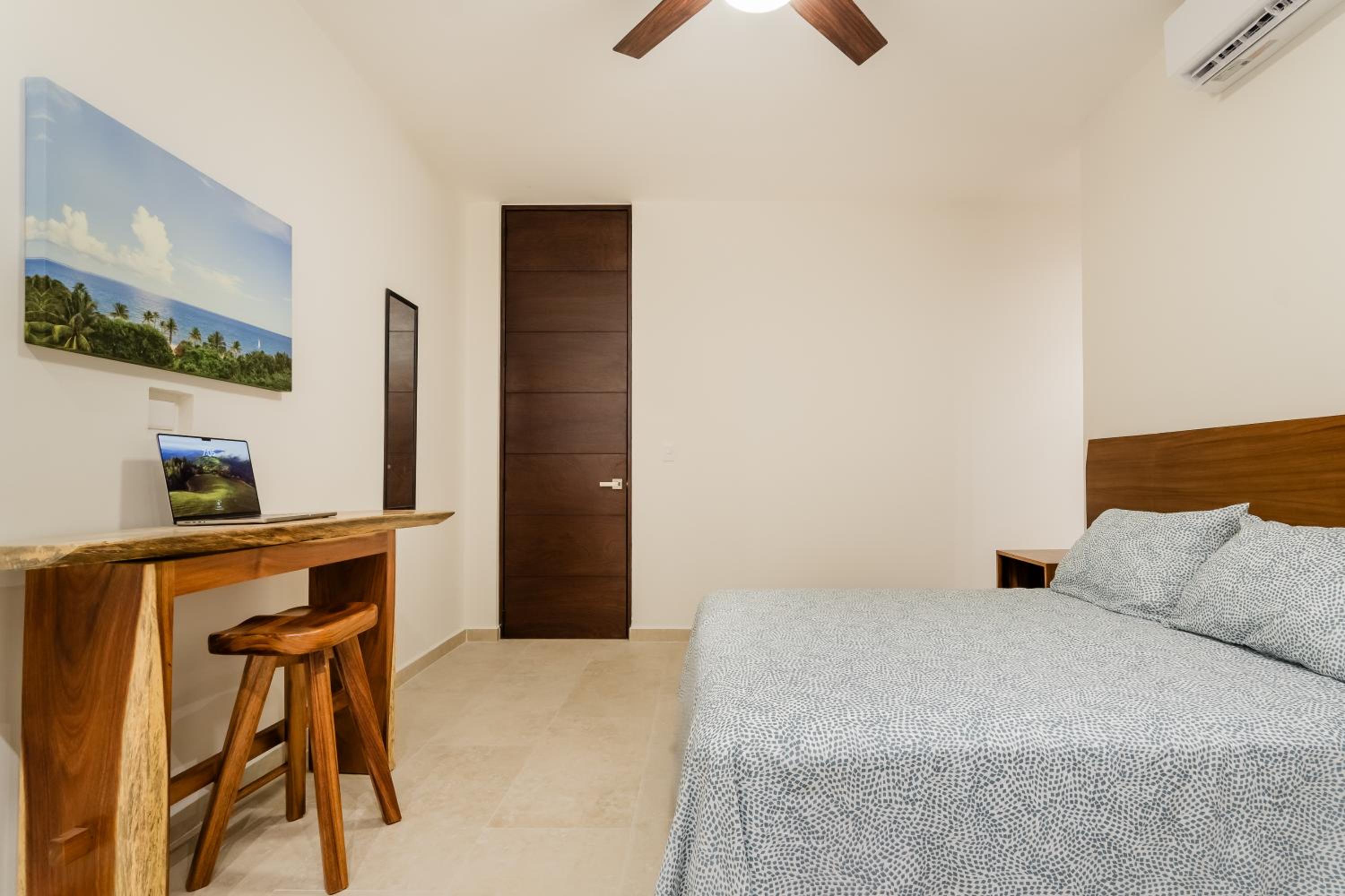 Private Luxury Room with private bath and breakfast