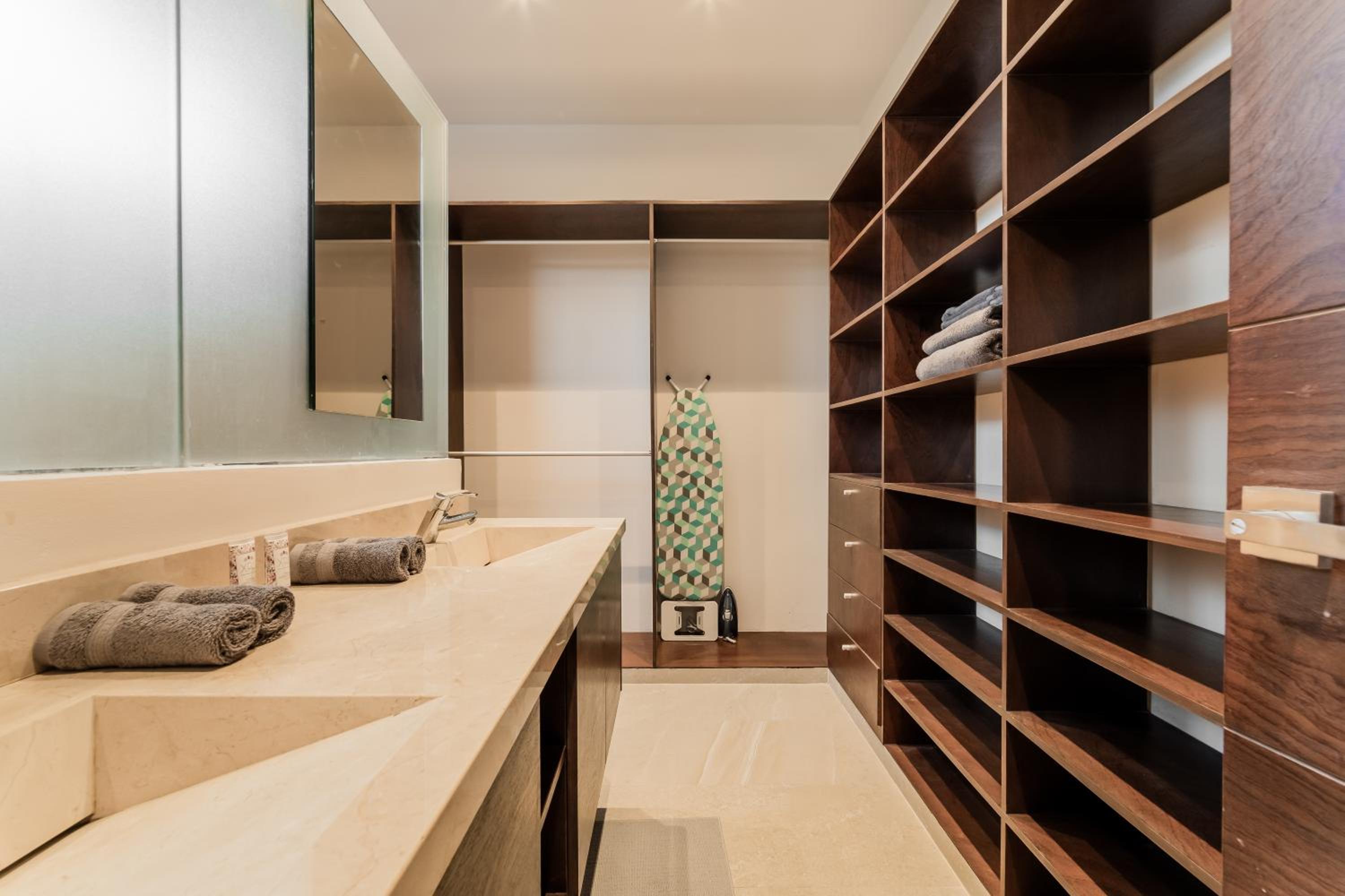 Private Luxury Room with private bath and breakfast