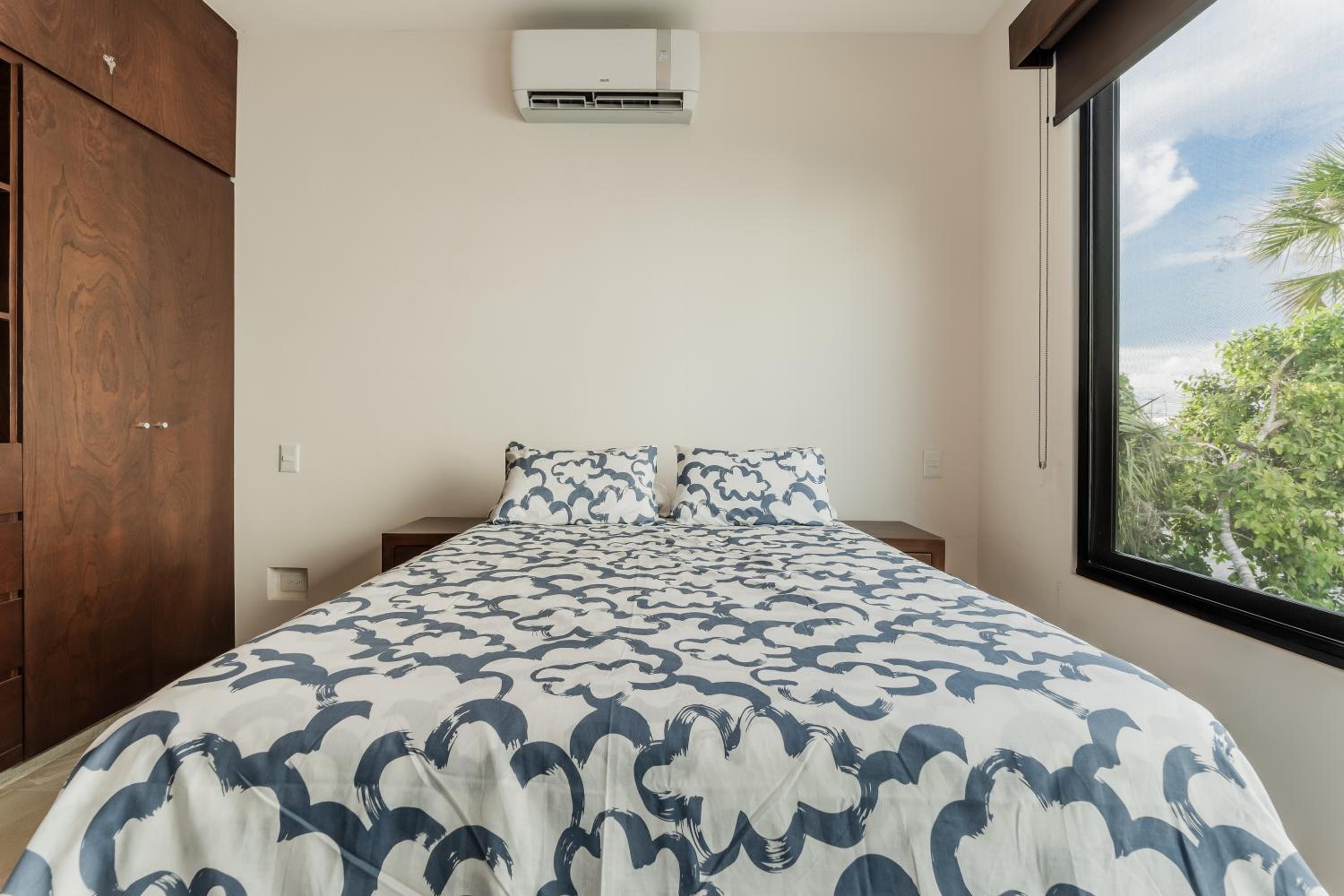 Private Luxury Room with private bath and breakfast