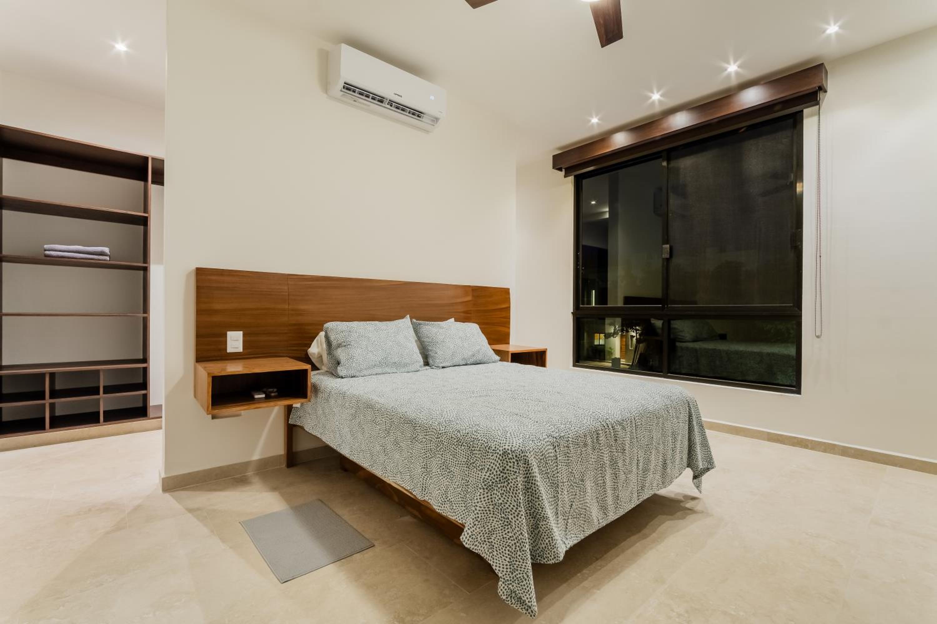 Private Luxury Room with private bath and breakfast