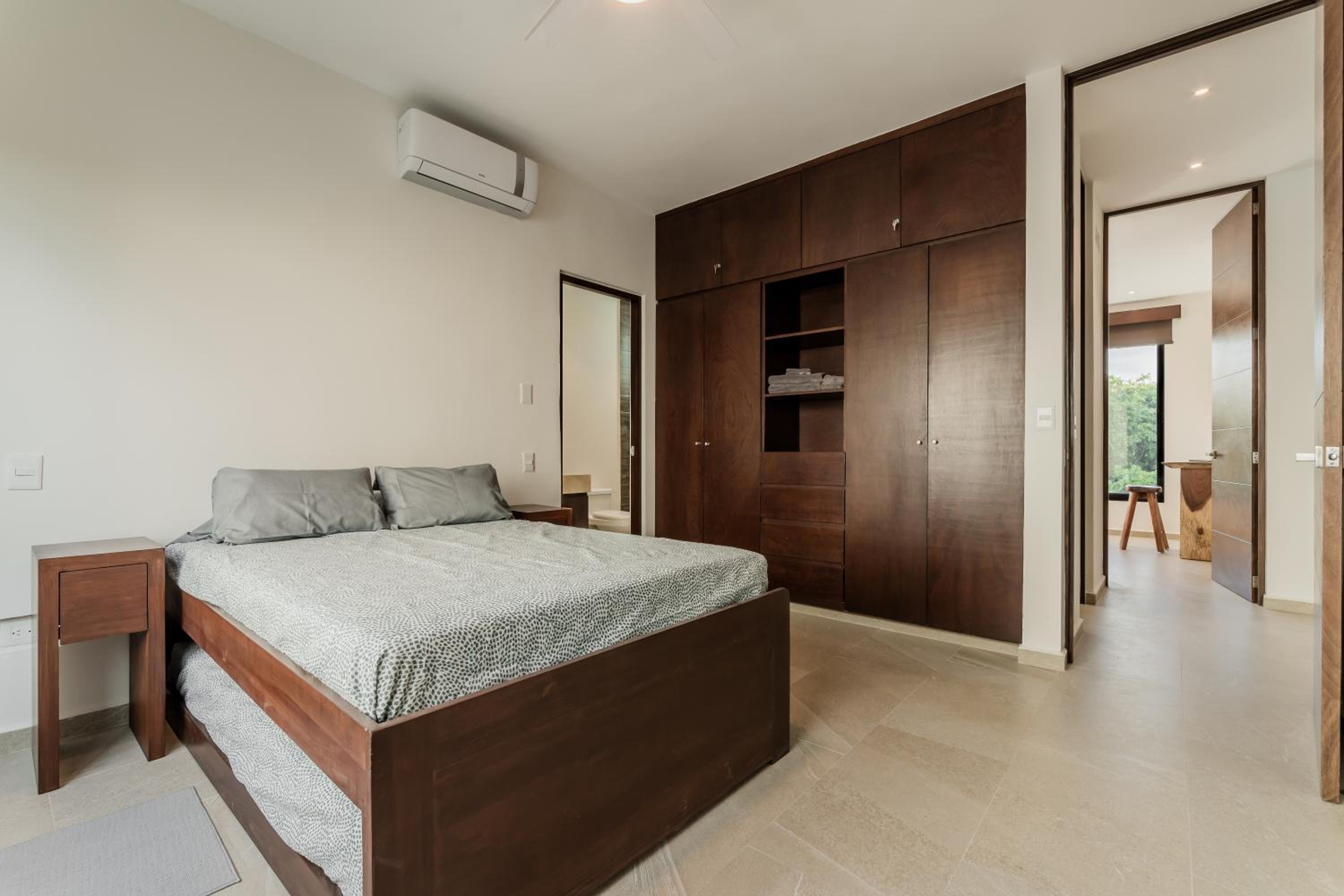 Private Luxury Room with private bath and breakfast