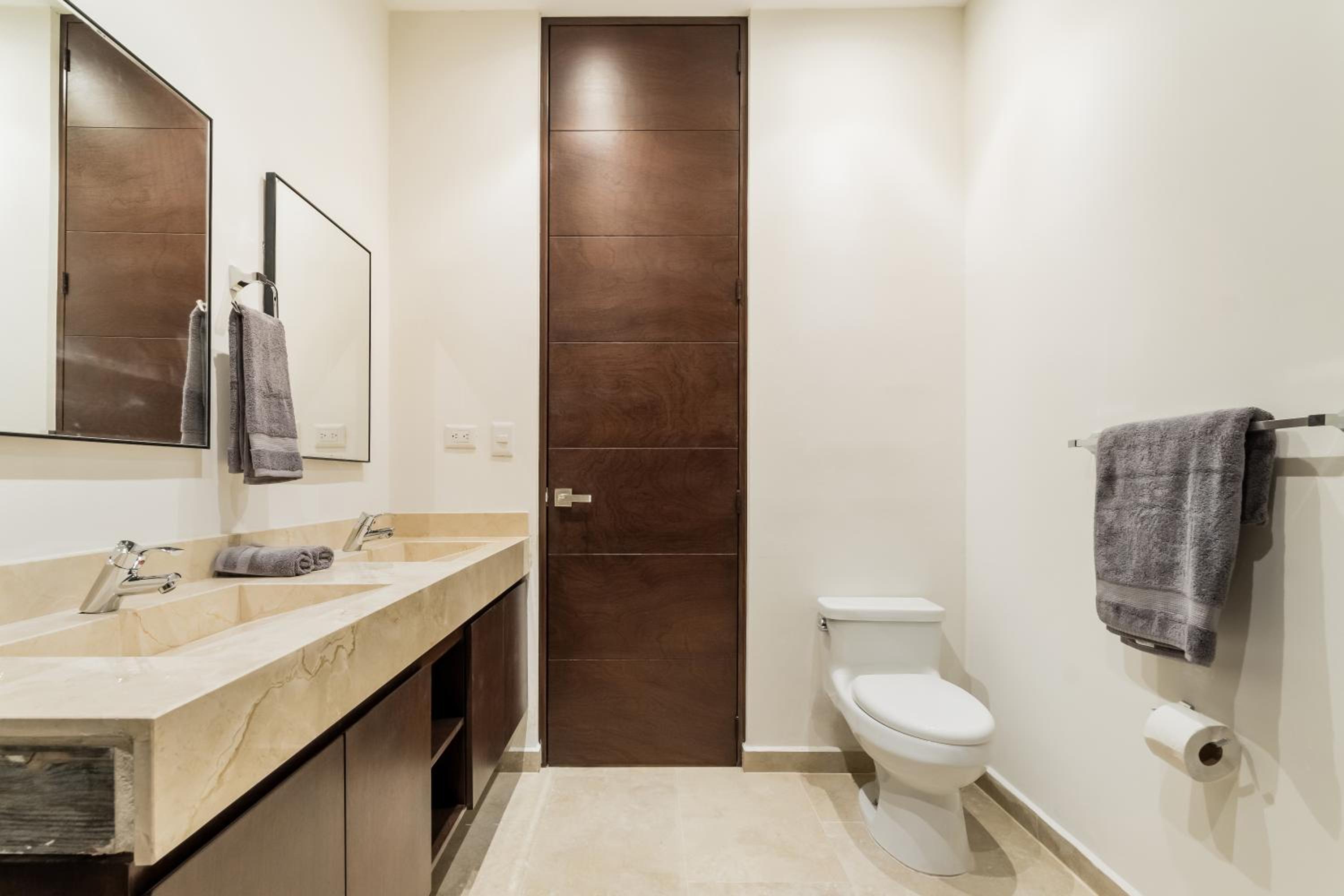 Private Luxury Room with private bath and breakfast