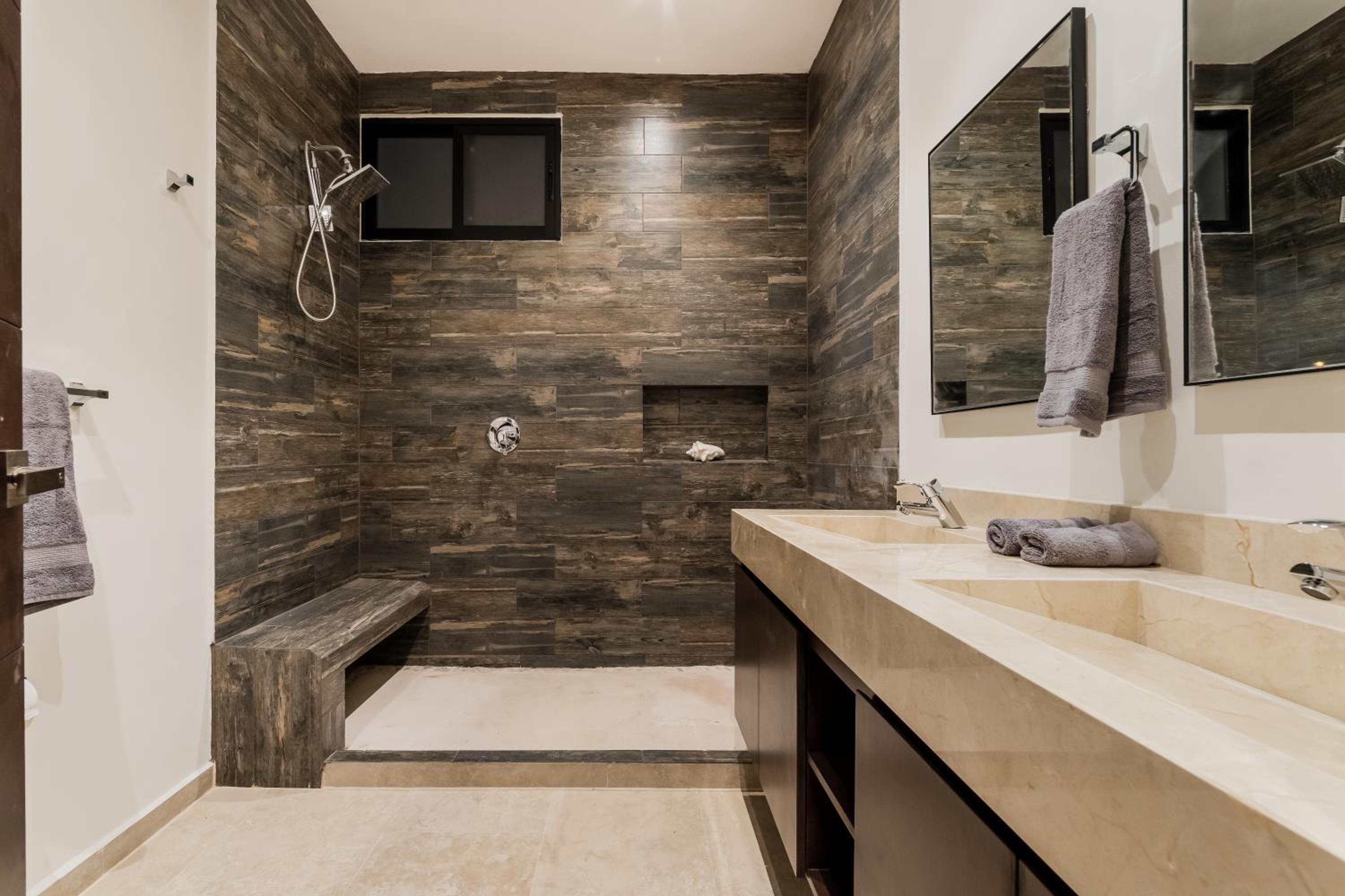 Private Luxury Room with private bath and breakfast