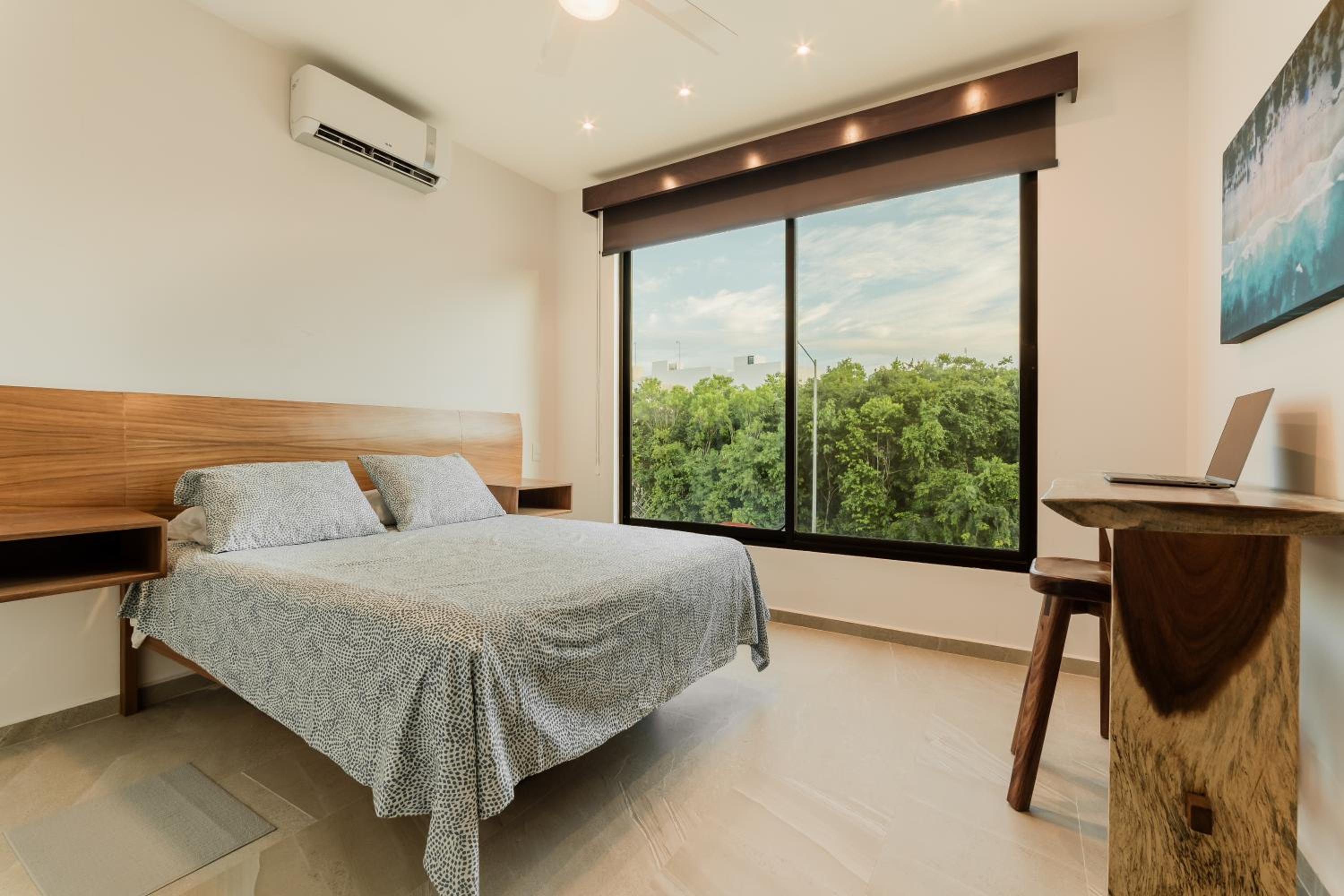 Private Luxury Room with private bath and breakfast