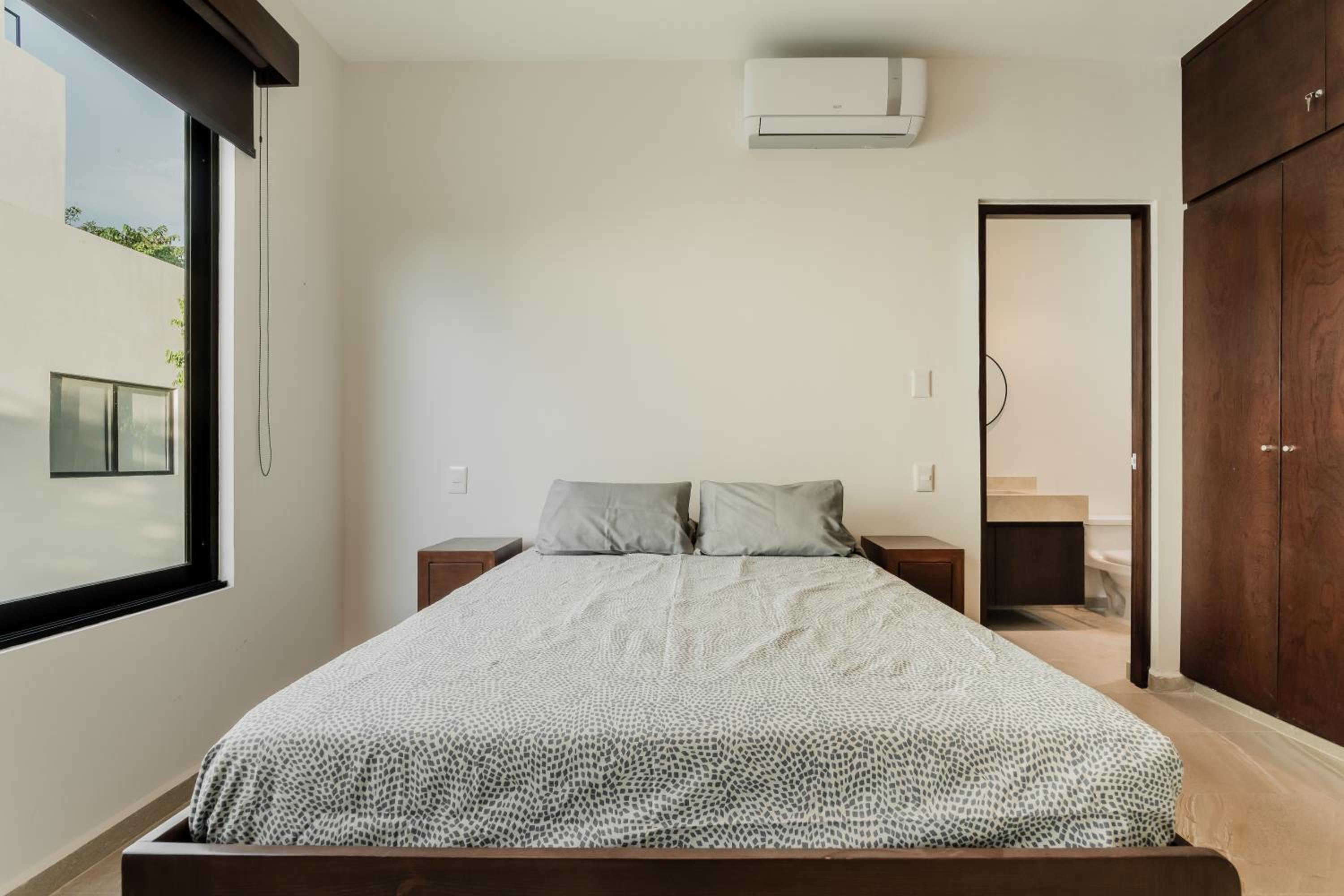 Private Luxury Room with private bath and breakfast