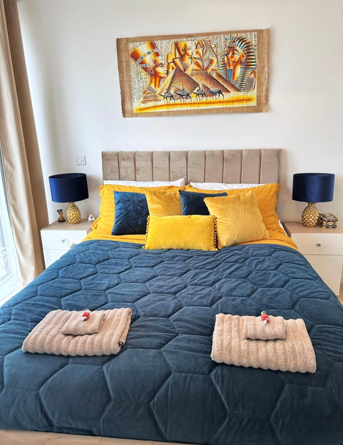 Spacious 2 bed flat next to Elizabeth line