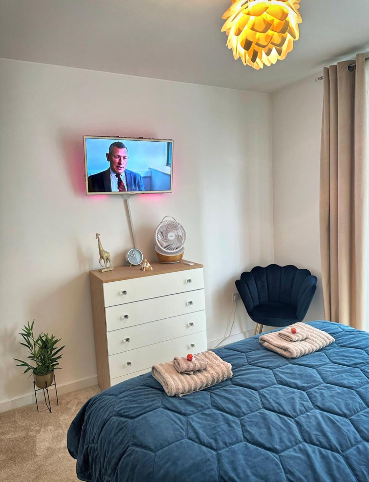 Spacious 2 bed flat next to Elizabeth line