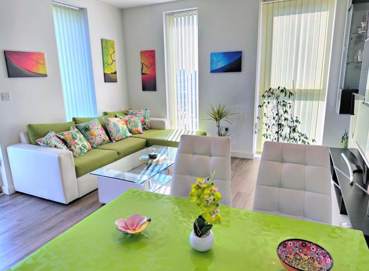 Spacious 2 bed flat next to Elizabeth line