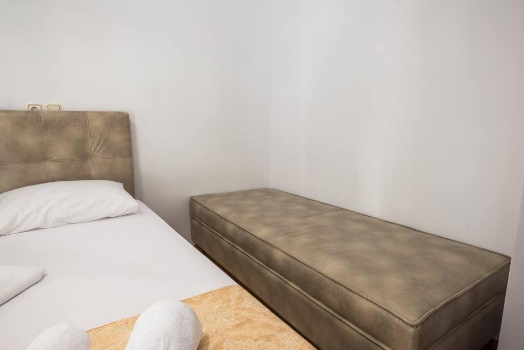 Athens Divas Familia Suite