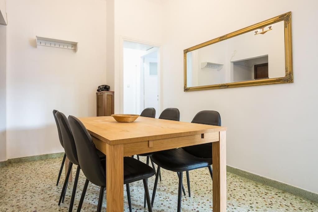 Athens Divas Familia Suite