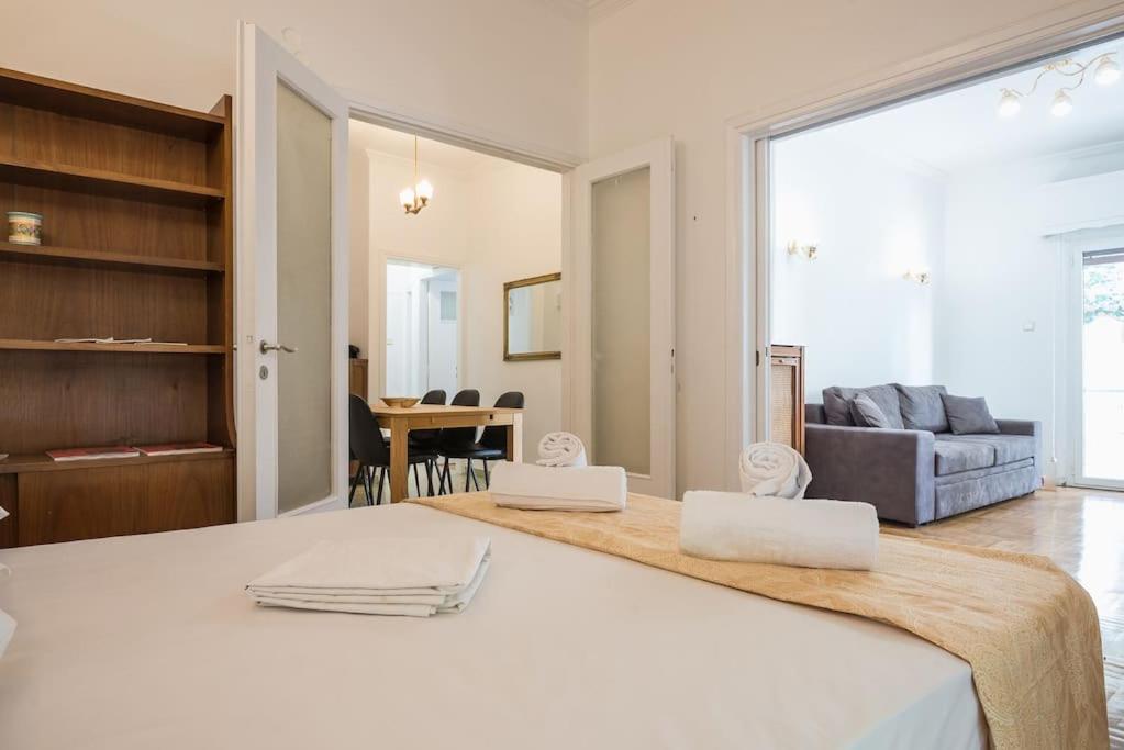 Athens Divas Familia Suite