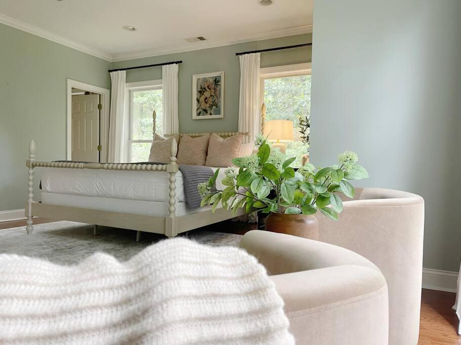 Amazing Home & Modern Airstreams Near Beach & City Sleeps 22! view 5