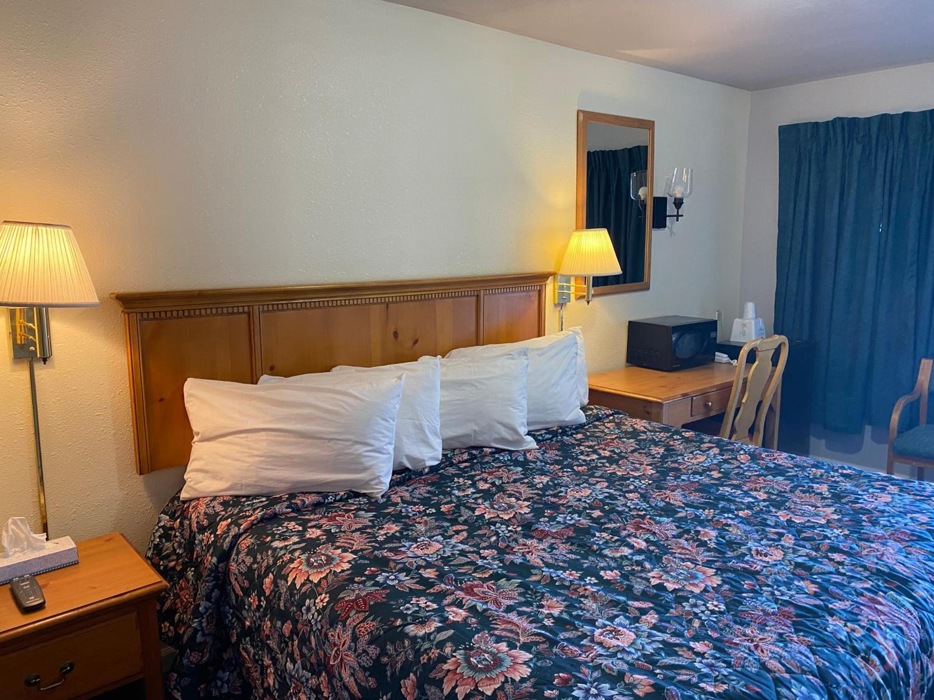 Cheyenne Vacations - RANGER MOTEL - Property Image 2