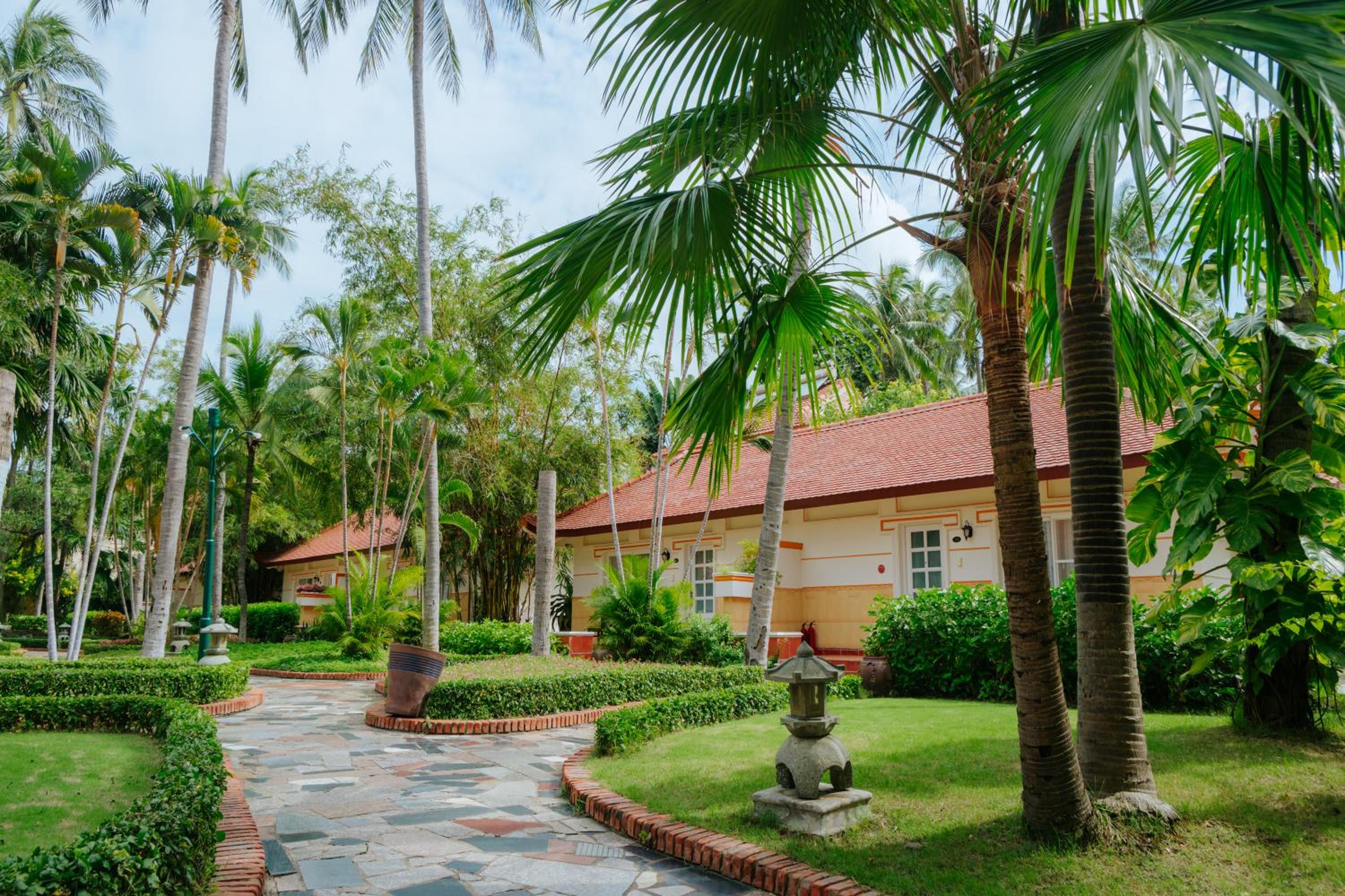 Le Aqua Resort & Spa Phan Thiet - Swiss Village Resort & Spa