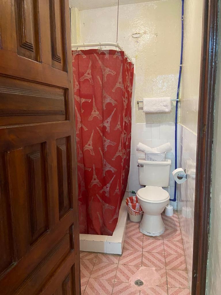 BAÑOS MINI DEPARTAMENTO AMOBLADO EN PLENO CENTRO de LA CIUDAD