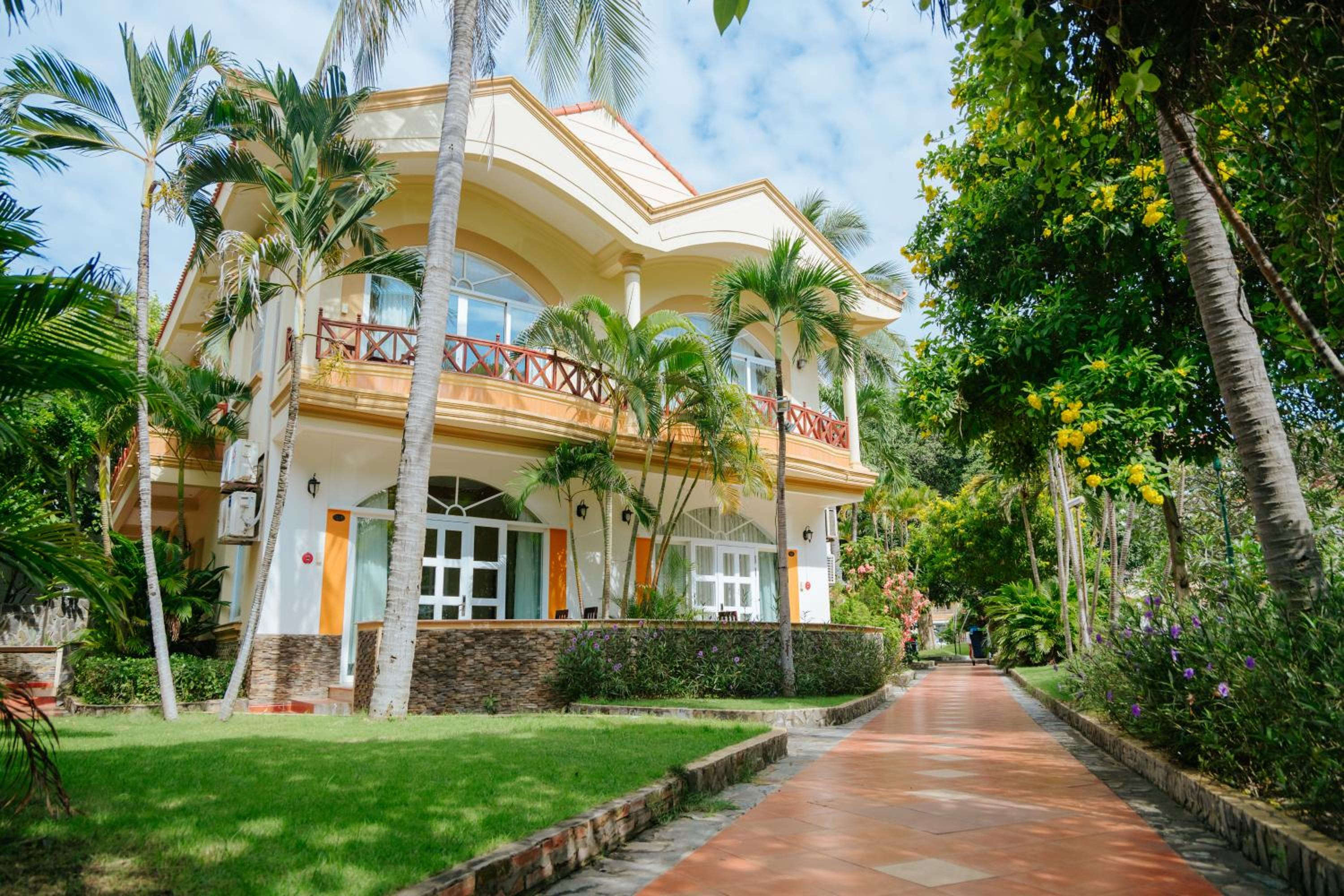 Le Aqua Resort & Spa Phan Thiet - Swiss Village Resort & Spa