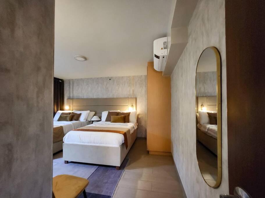 LUXESTAYSMNL ELEGANT FAMILY 2BR SUITE POOLGYM 400MBPS WIFI NETFLX AMAZING CITY VIEW view 2
