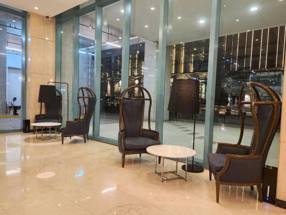 LUXESTAYSMNL ELEGANT FAMILY 2BR SUITE POOLGYM 400MBPS WIFI NETFLX AMAZING CITY VIEW view 3