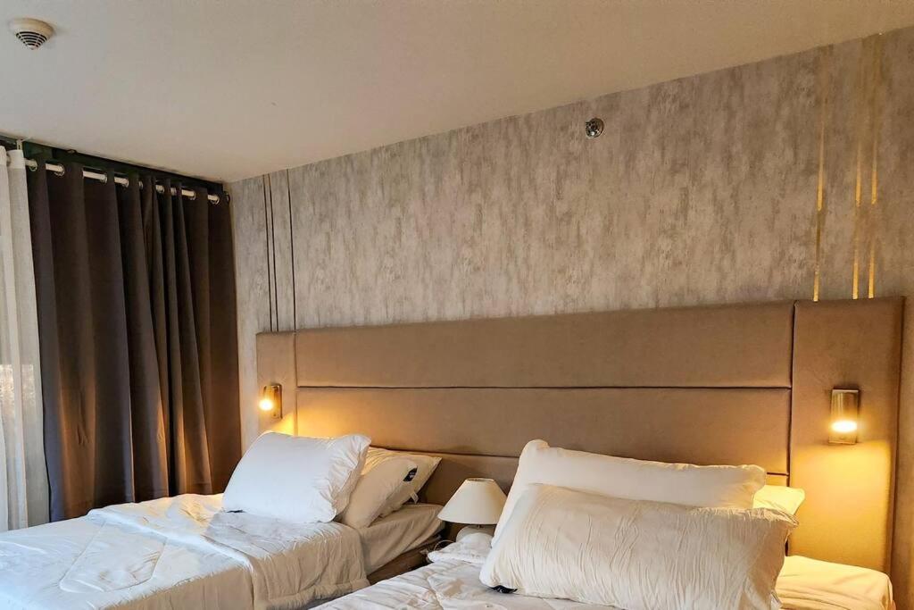 LUXESTAYSMNL ELEGANT FAMILY 2BR SUITE POOLGYM 400MBPS WIFI NETFLX AMAZING CITY VIEW view 4