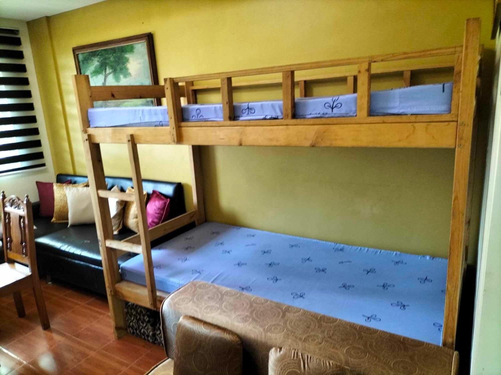 4 to 8 pax, Staycation Tagaytay Albizia, exclusive parking, can cook, pet friendly, wifi, netflix view 4