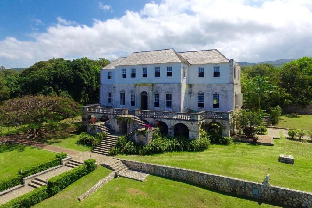 Sidona Suite: Hillview city vibes. Airport 15 mins. Attractions nearby view 4