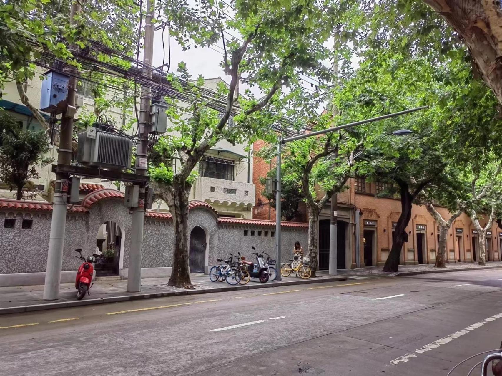 Chinese new year style Shanghai Garden Historical loft Apartment with courtyard and citywalk- Near Downtown Wukang Road