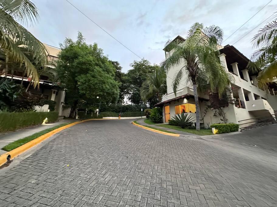 Renovated 2 Bed condo 5 min walk to beach
