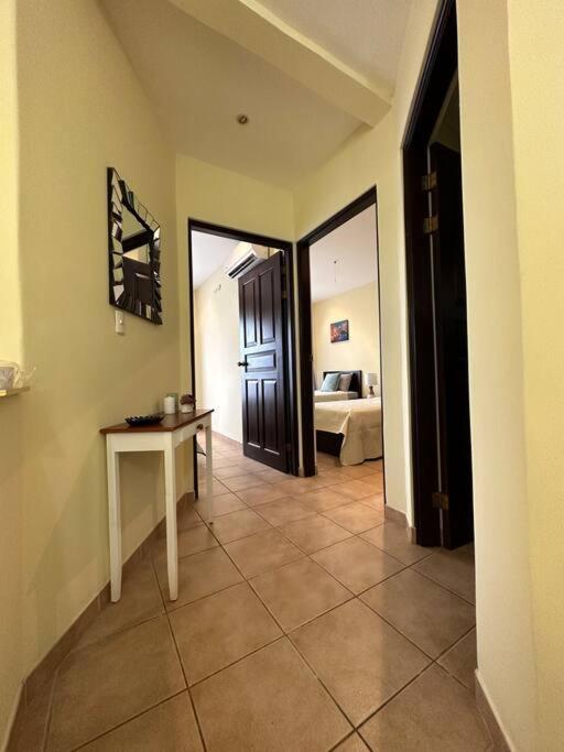 Renovated 2 Bed condo 5 min walk to beach