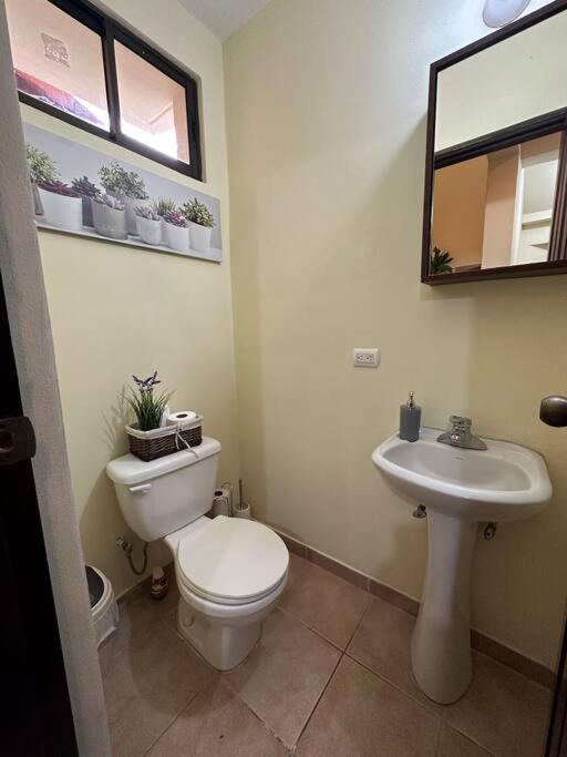 Renovated 2 Bed condo 5 min walk to beach