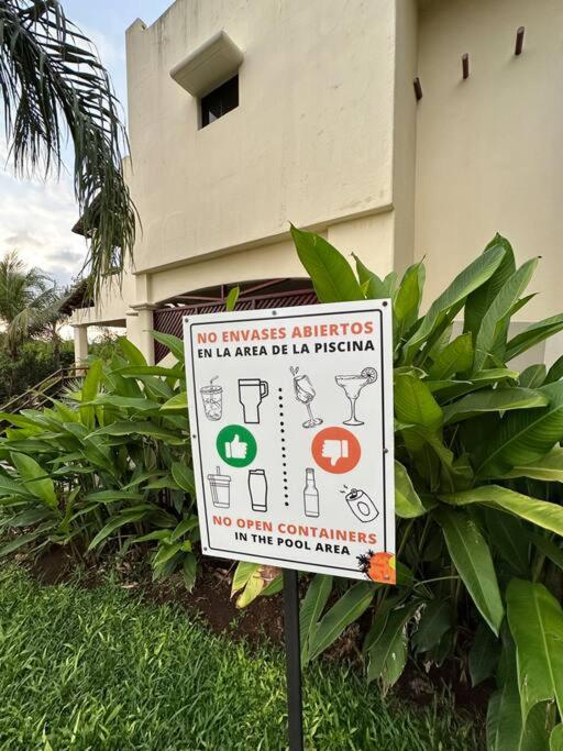 Renovated 2 Bed condo 5 min walk to beach