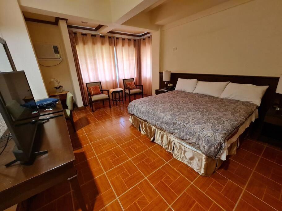 Luxury 1 BR Suite Malarayat Lipa view 2
