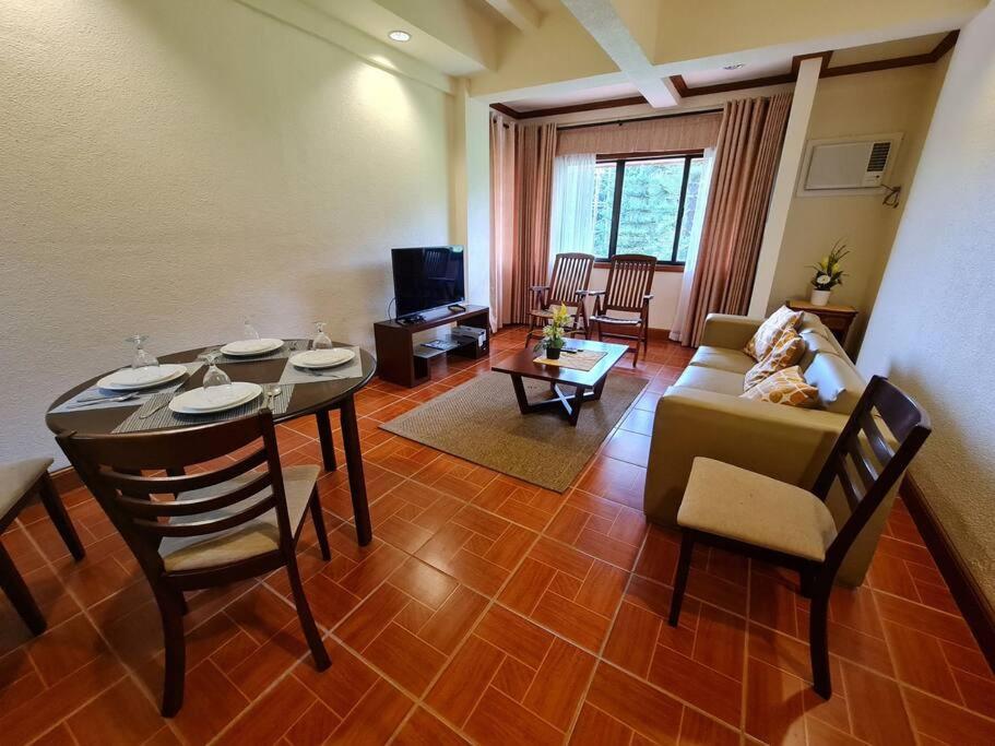 Luxury 1 BR Suite Malarayat Lipa view 3