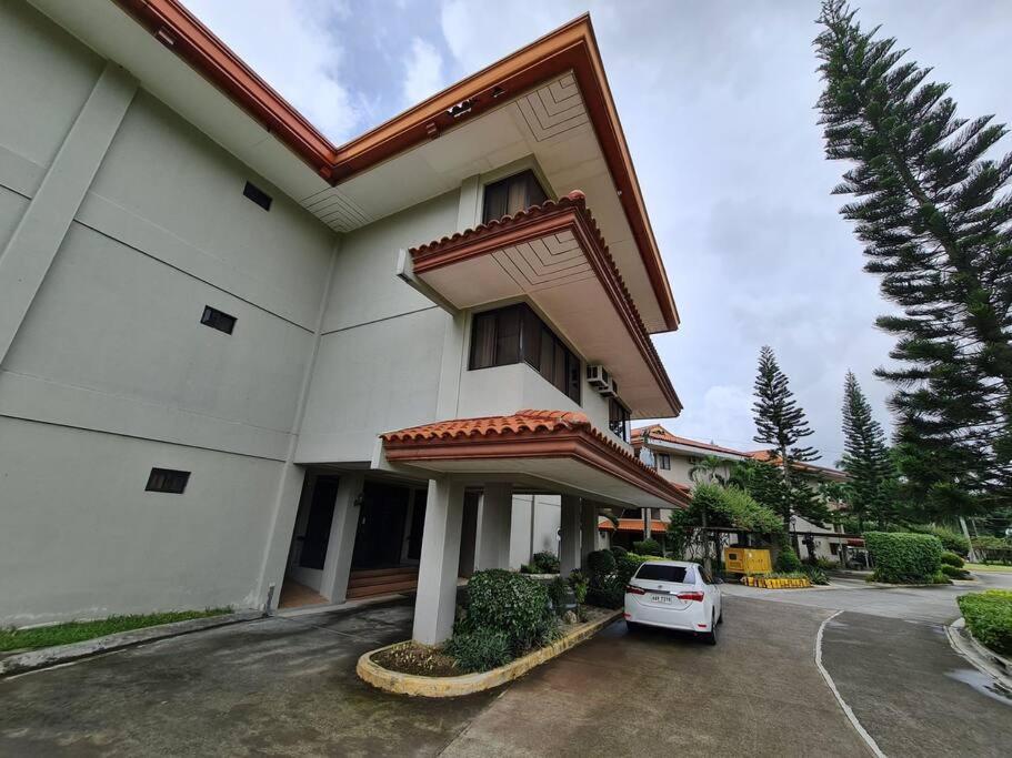 Luxury 1 BR Suite Malarayat Lipa view 4