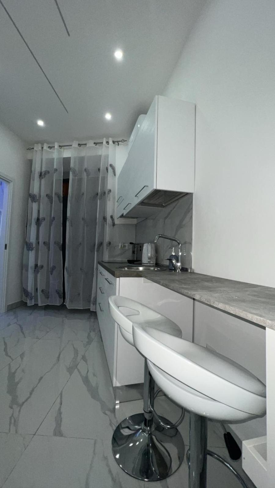 DiMeglio House photo 5