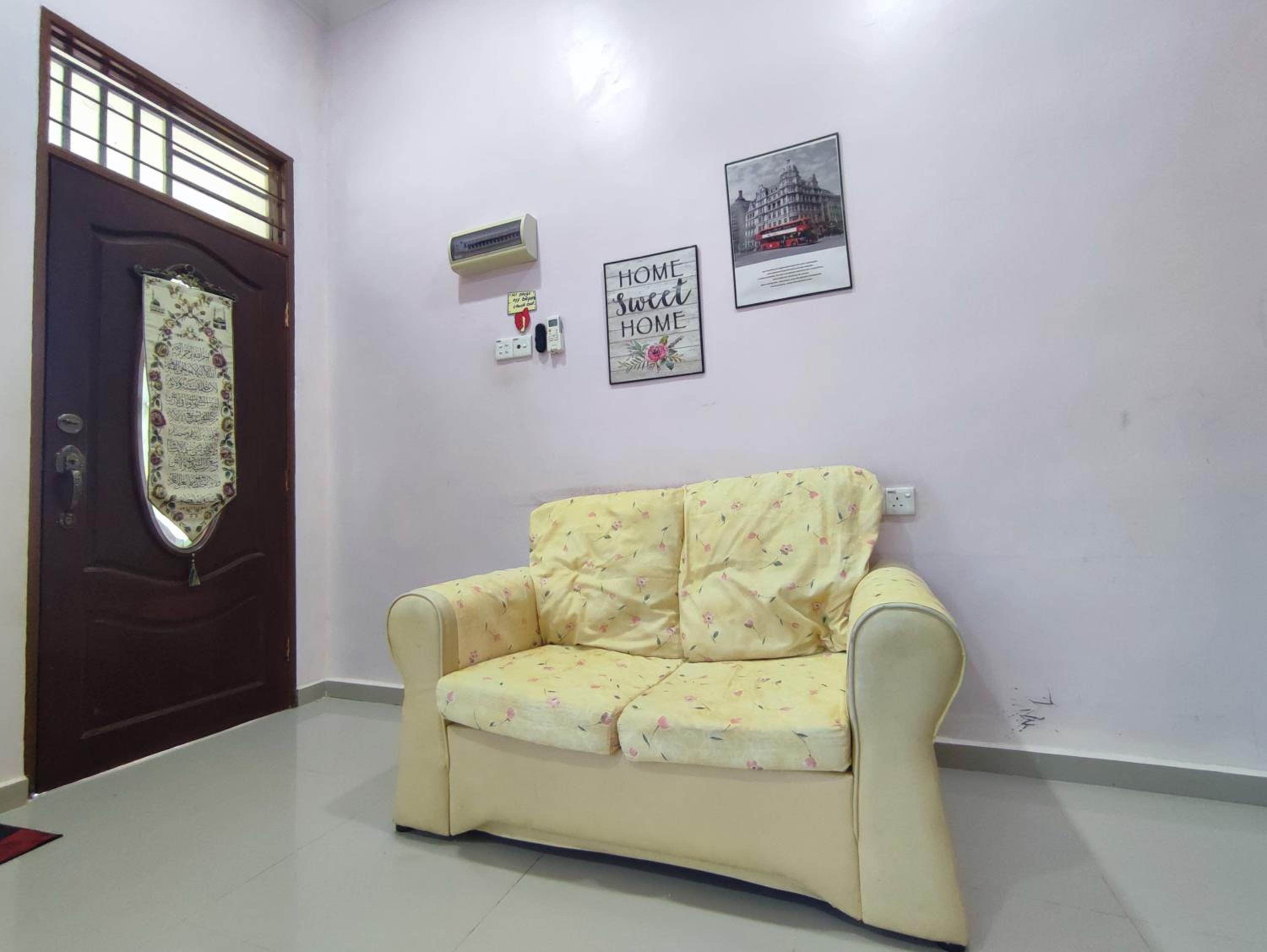NikNa Homestay Batu Rakit - WIFI Netflix photo 2