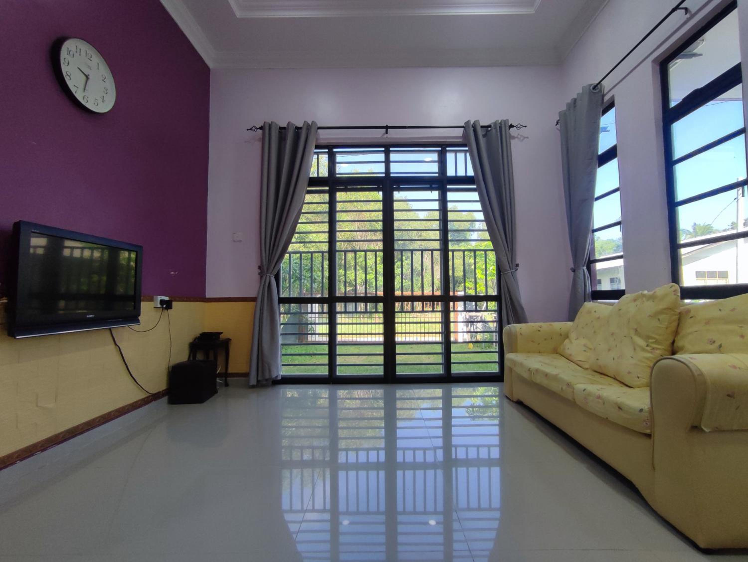 NikNa Homestay Batu Rakit - WIFI Netflix photo 7