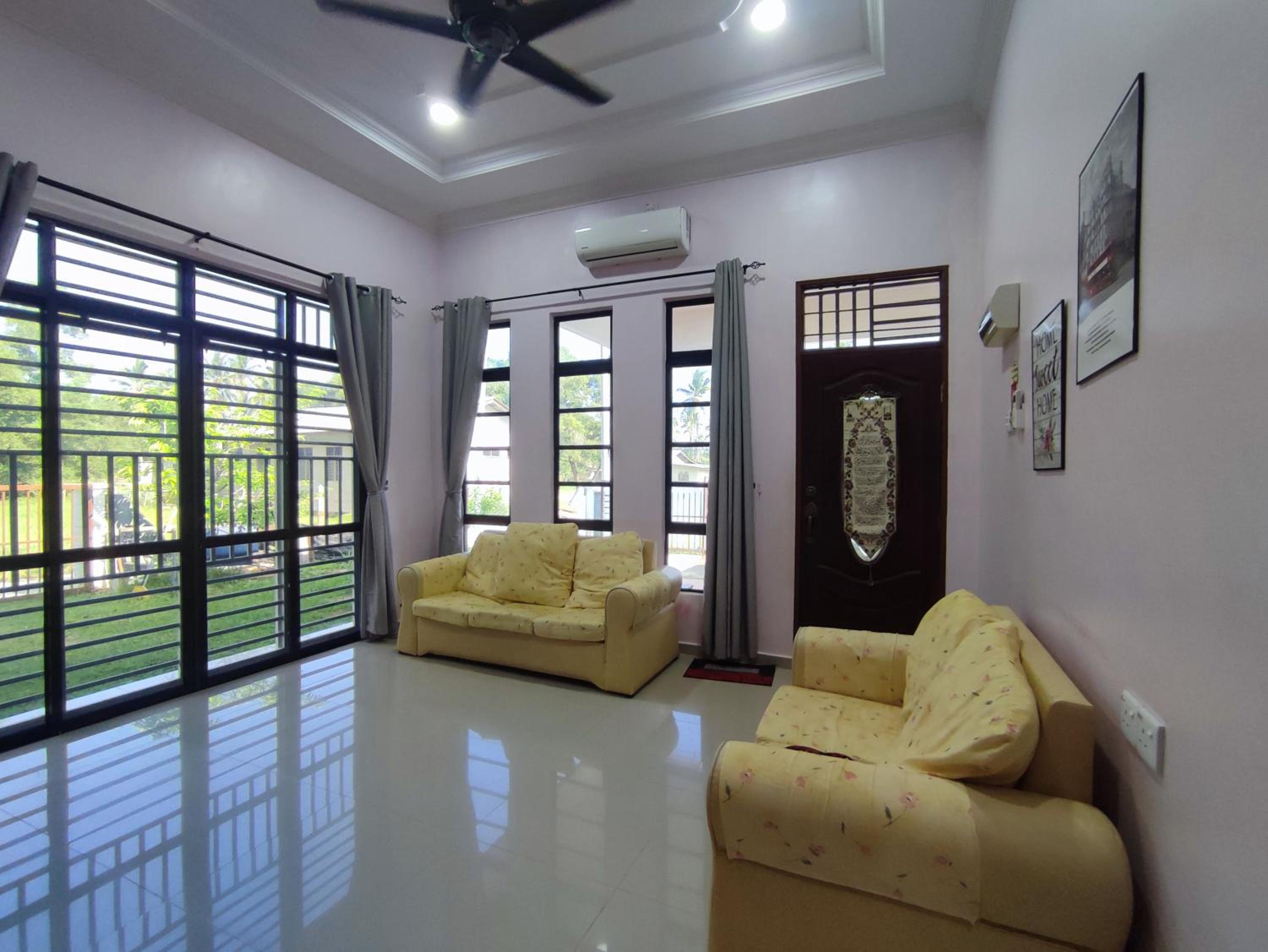 NikNa Homestay Batu Rakit - WIFI Netflix photo 3