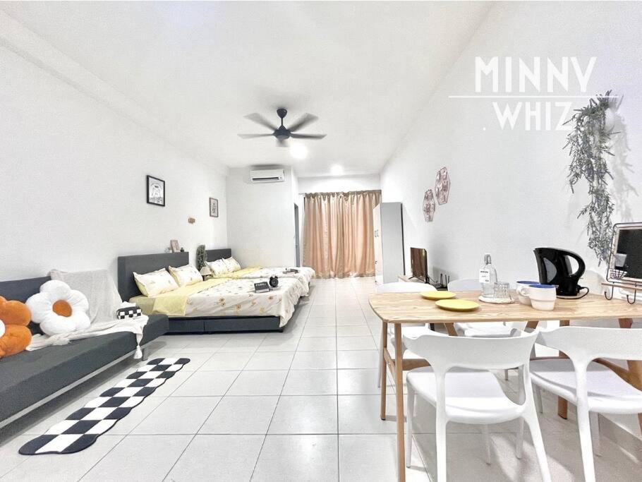 Family Suites Netizen Balcony near MRT #23 view 4