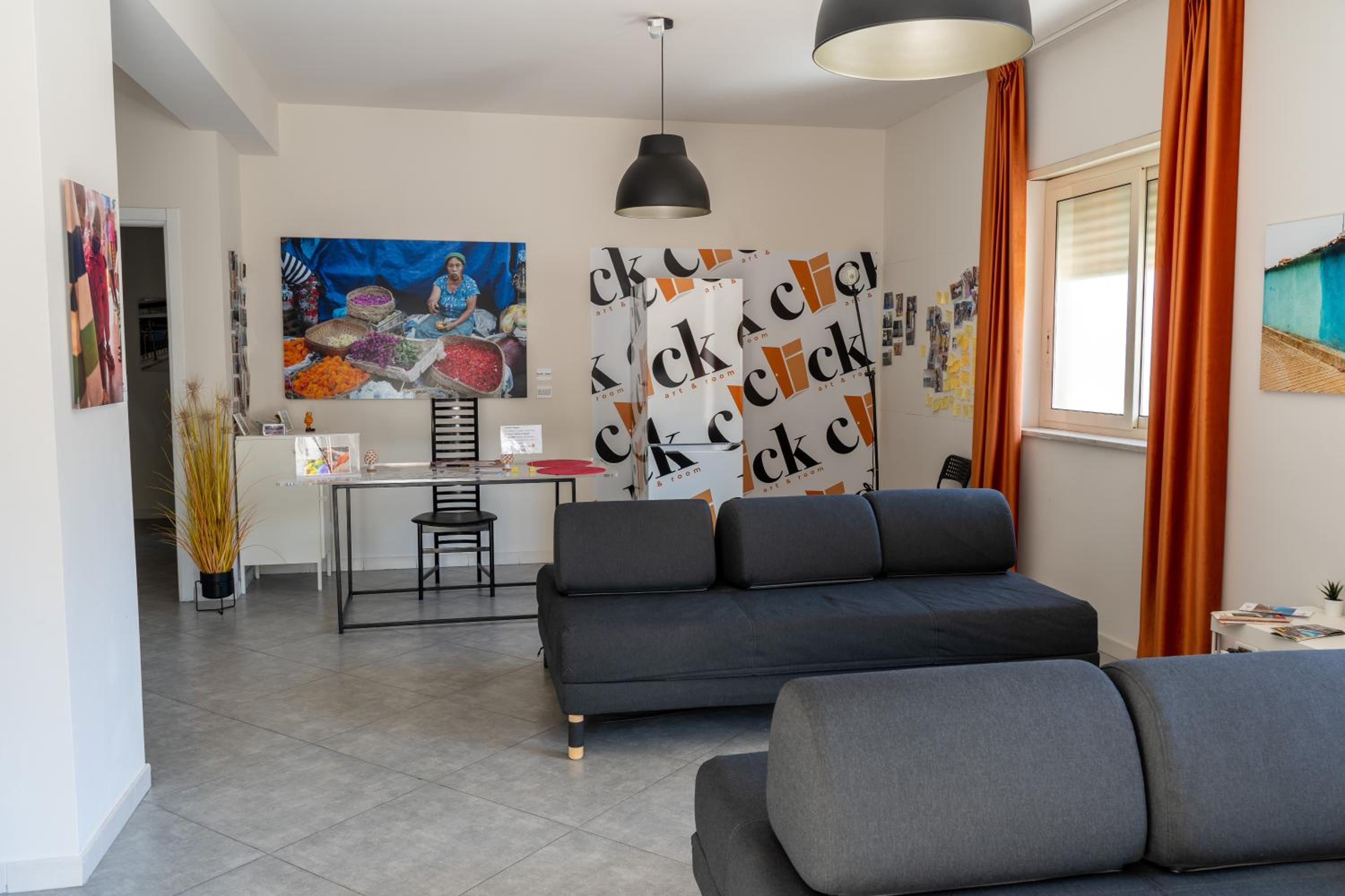 Click Art & Room