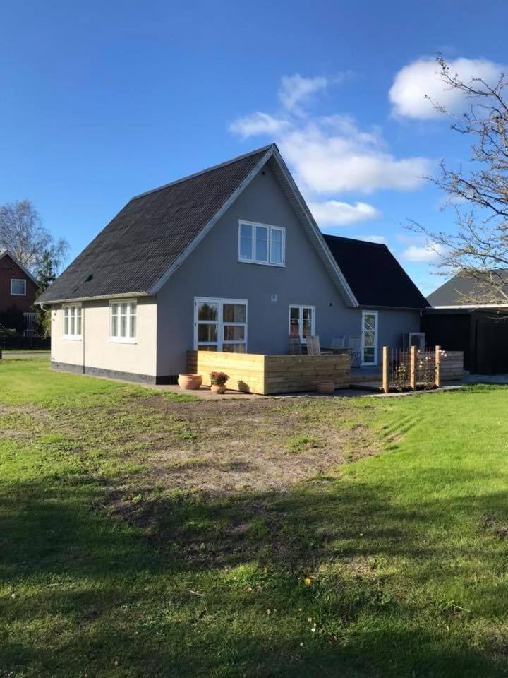 hyggeligt byhus tæt ved skov og togstation