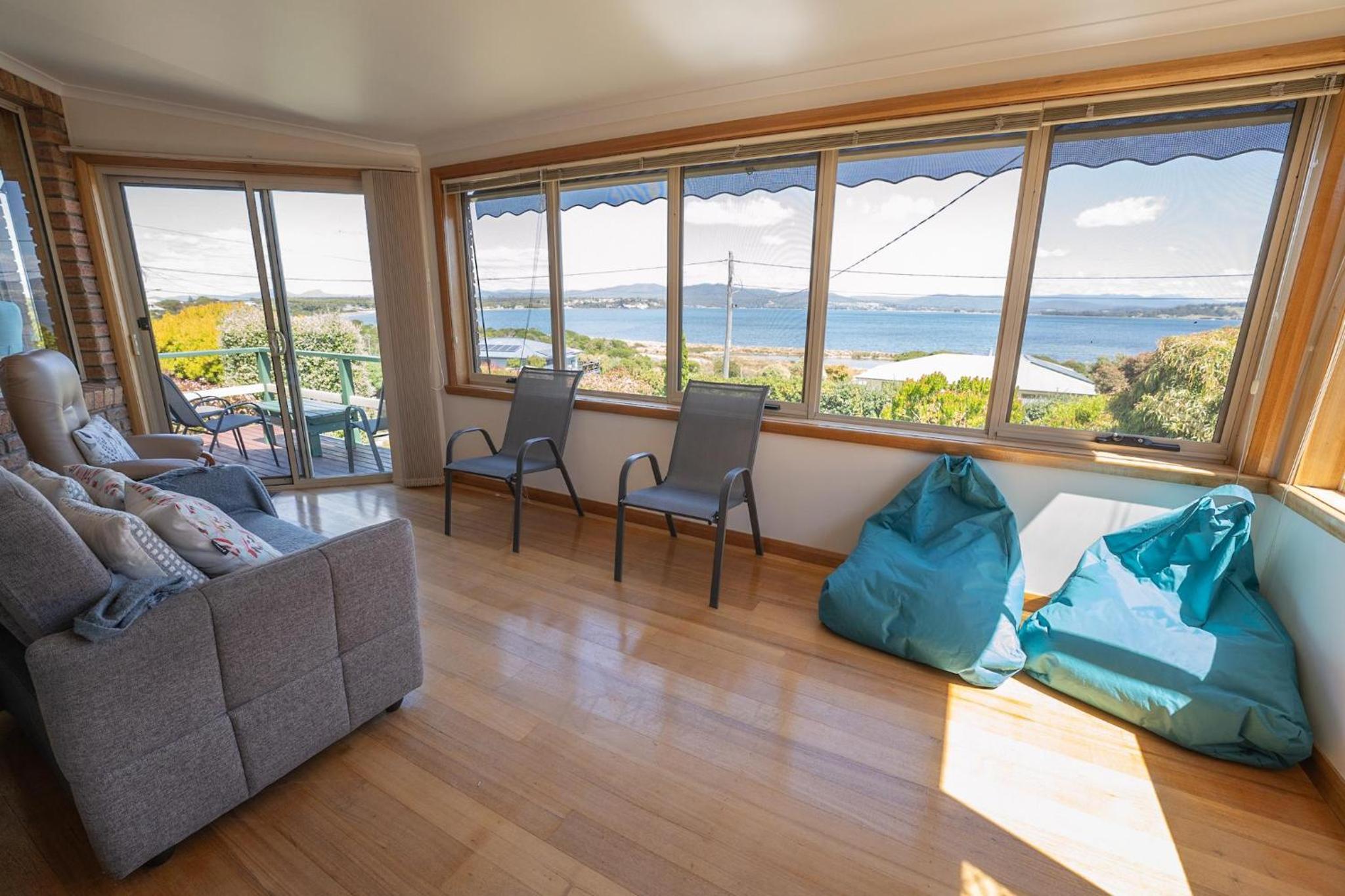 Kiama Cottage beside the Bay