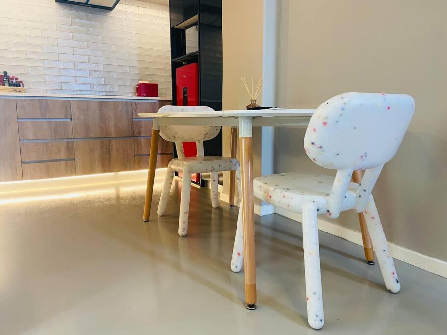 Perfect Lock Up & Go Apartment view 4