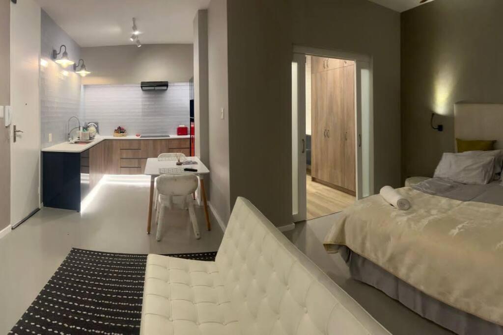 Perfect Lock Up & Go Apartment view 5
