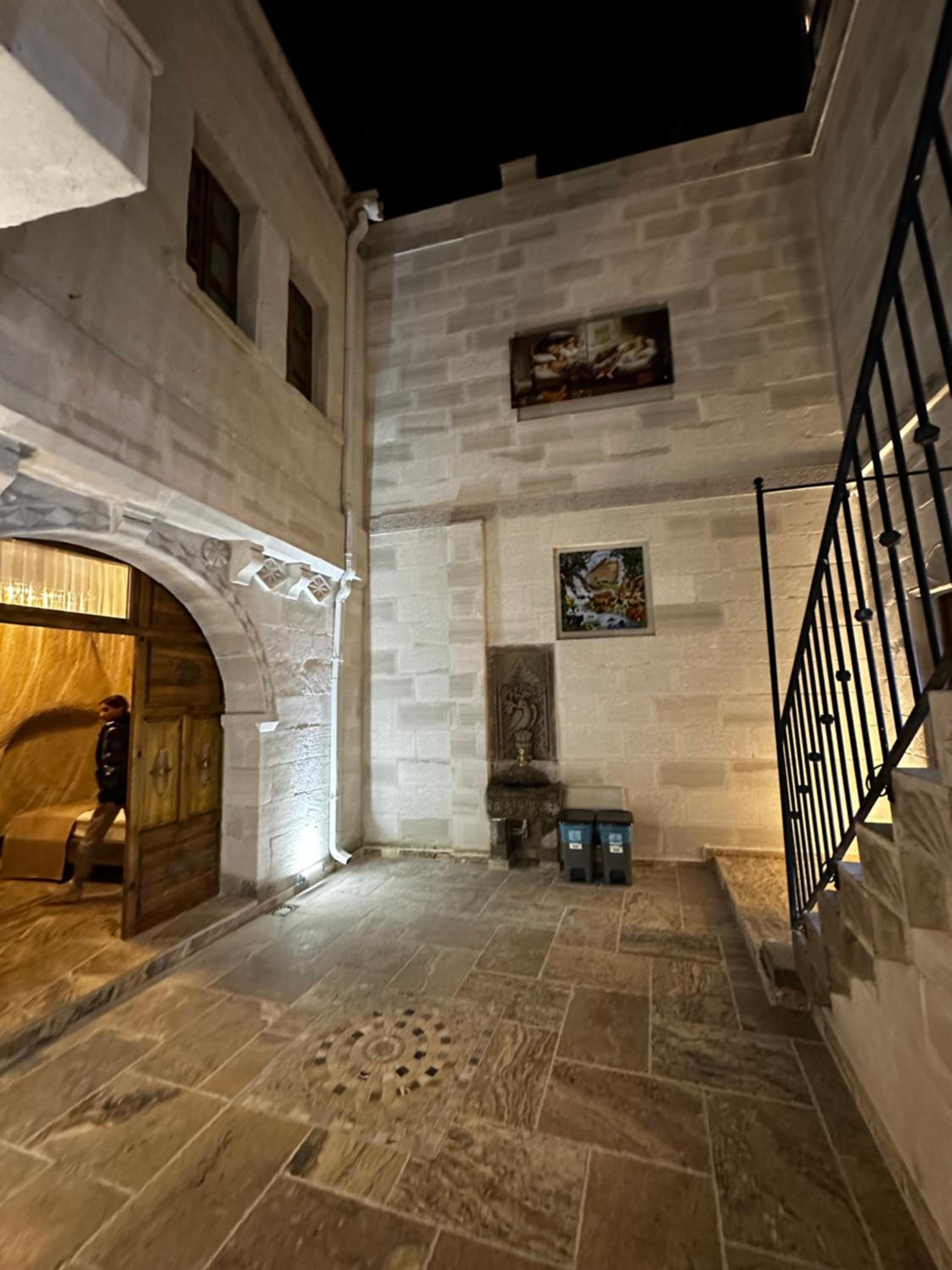 Noah's Ark Cave Hotel - Image 11