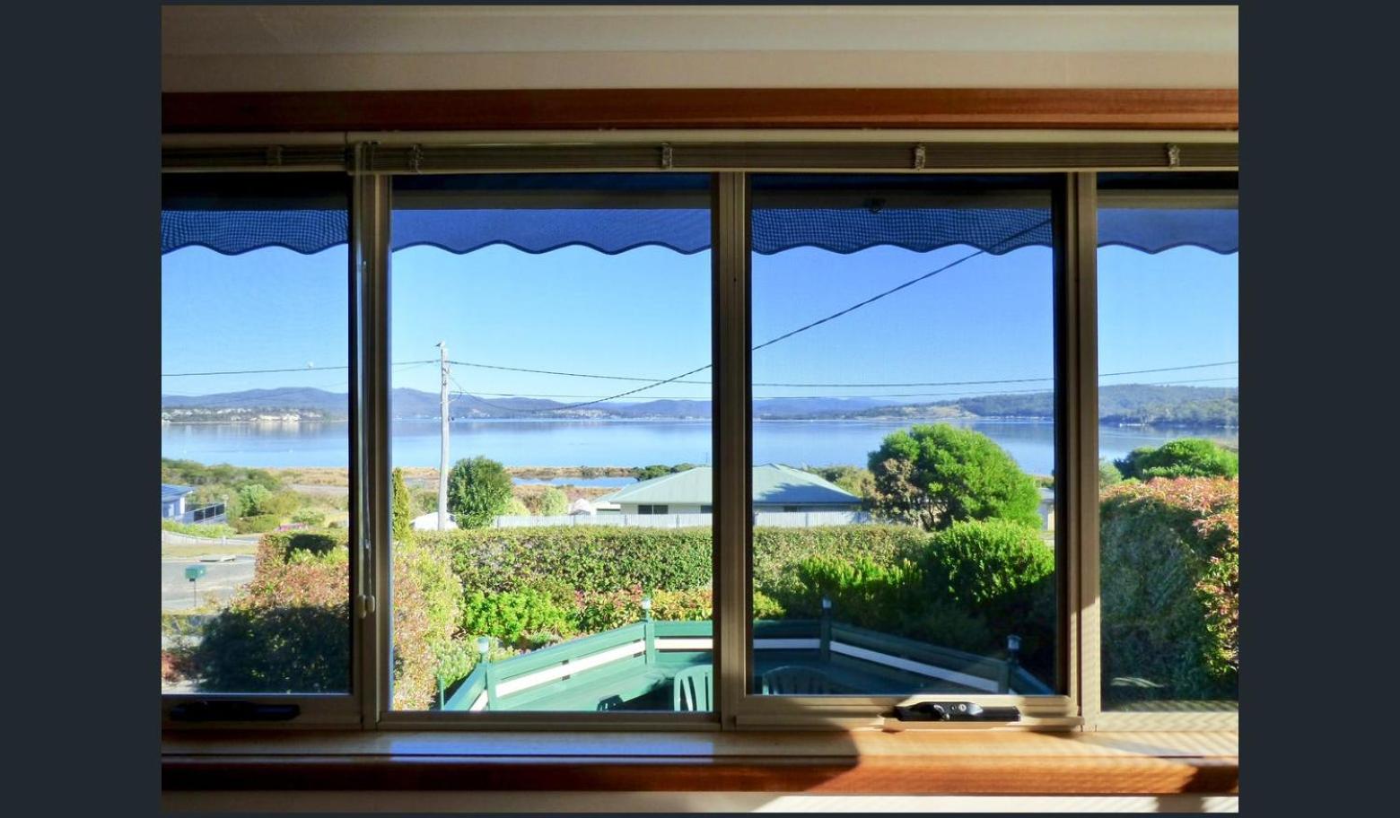 Kiama Cottage beside the Bay