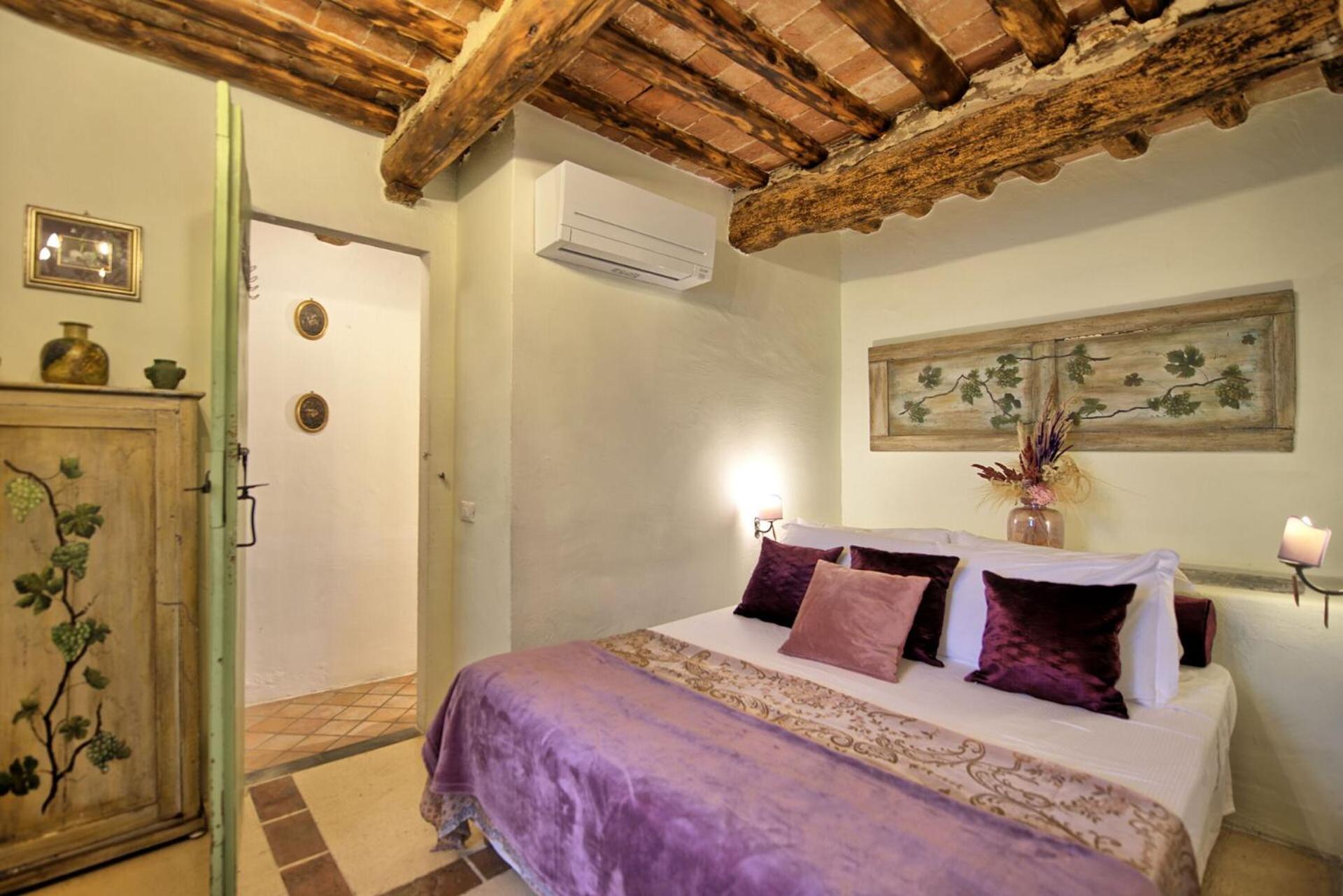 Villa Tenuta Lonciano by PosarelliVillas