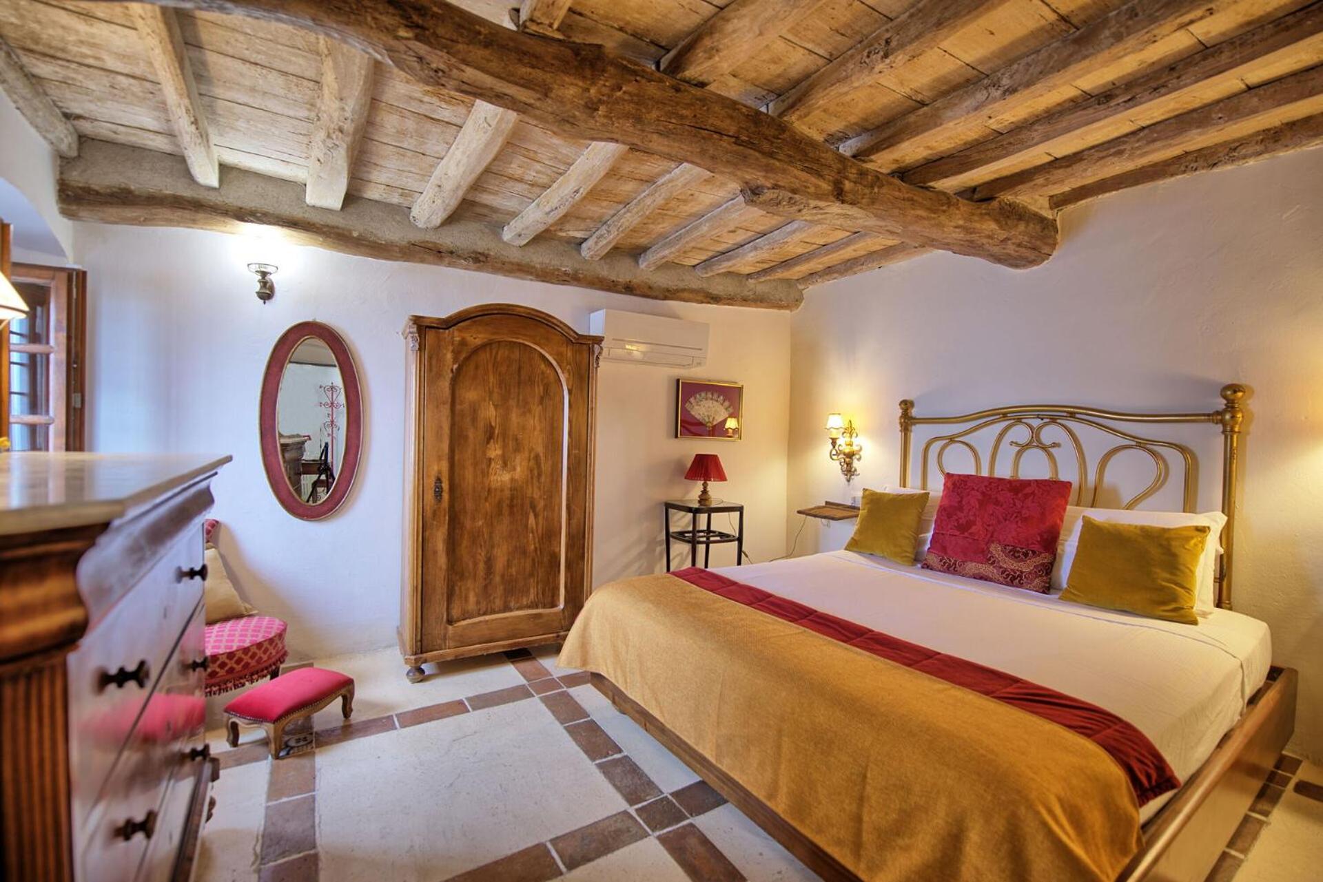 Villa Tenuta Lonciano by PosarelliVillas
