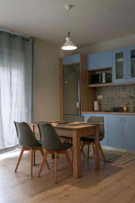 Modern flat in Dafni, up to 5 prs-4 min from metro