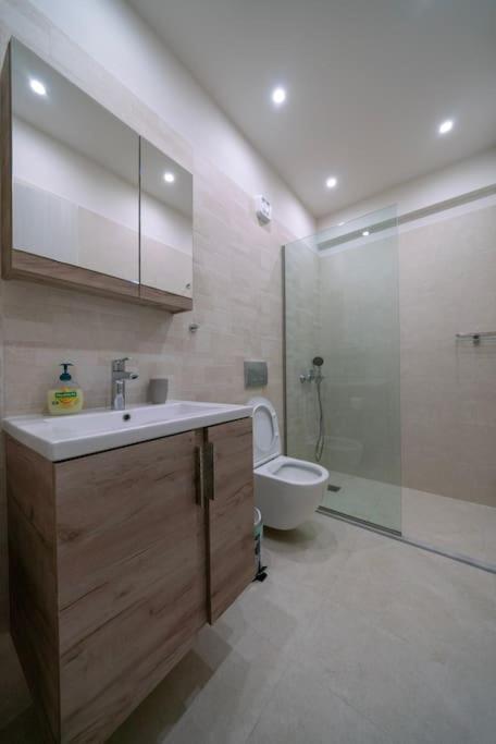 Modern flat in Dafni, up to 5 prs-4 min from metro